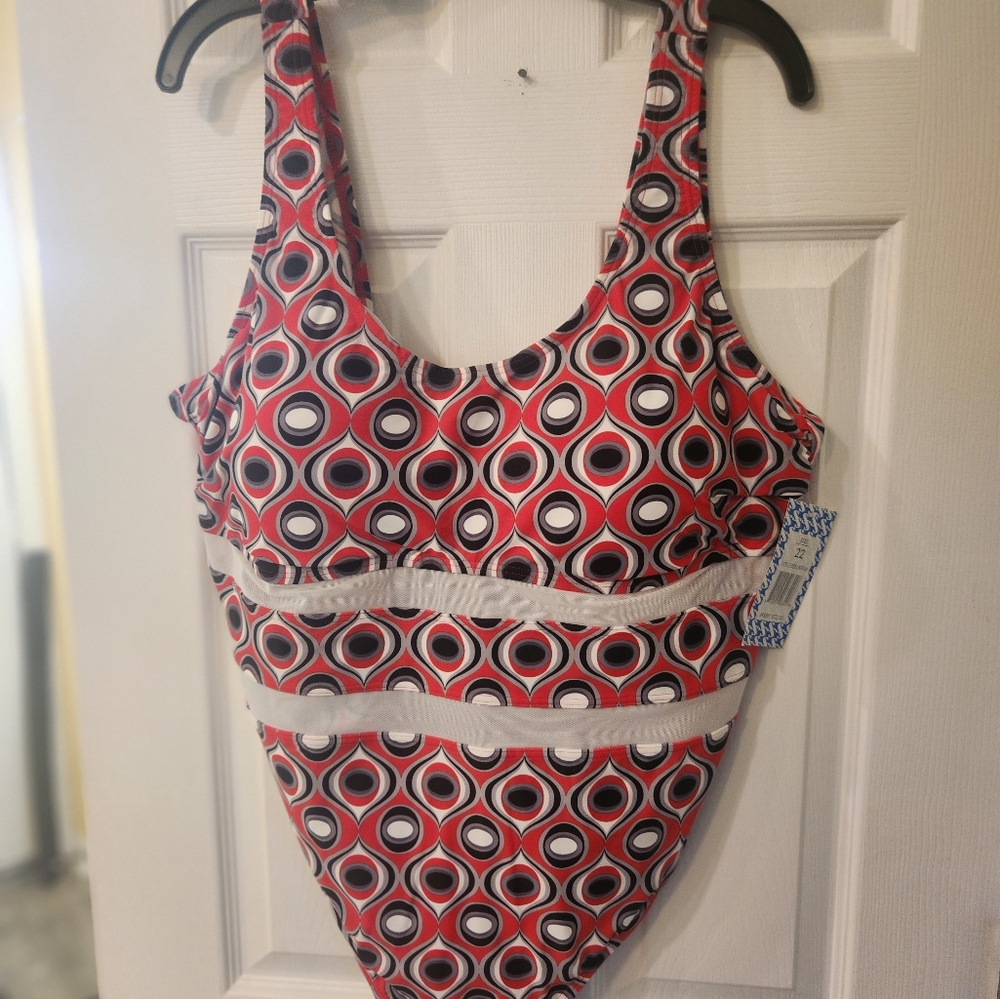 Su & Sea Bold Geometric One-Piece Swimsuit with High-Leg Cut